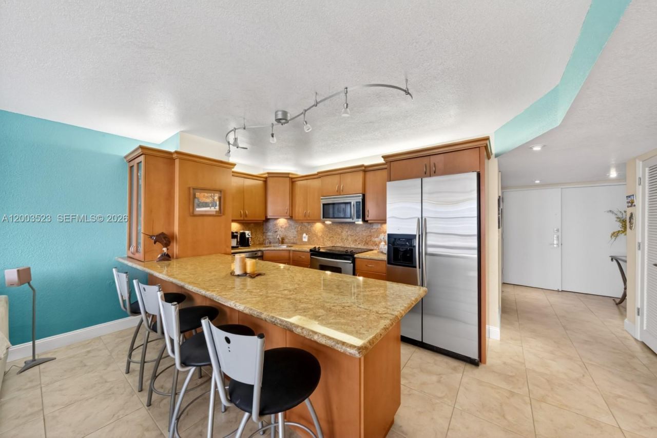 6423 Collins Ave , Unit 1204, Miami Beach, FL 33141 Photo