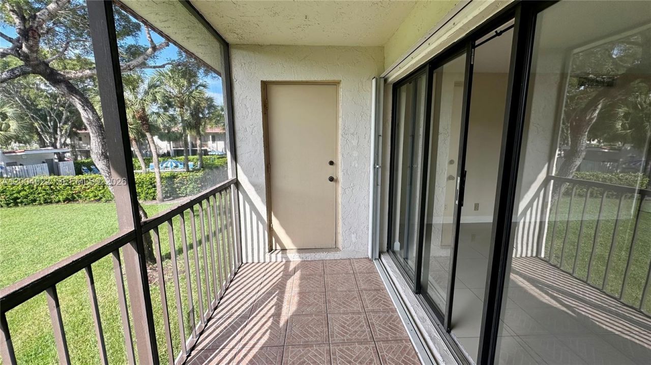 16210 Laurel Dr , Unit 203, Weston, FL 33326 Photo