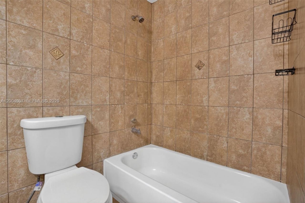 2276 W 56th St , Unit 109, Hialeah, FL 33016 Photo