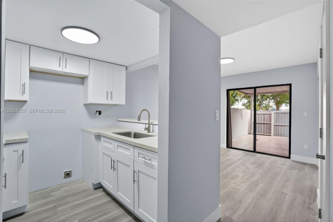 2276 W 56th St , Unit 109, Hialeah, FL 33016 Photo