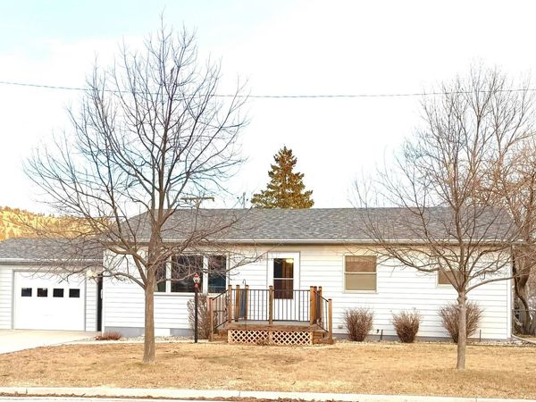 445 S 17TH, Hot Springs, SD 57747