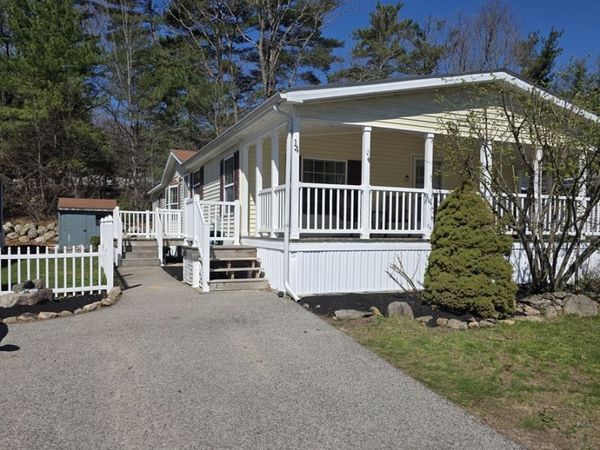 14 Medallion Rd, Holbrook, MA 02343