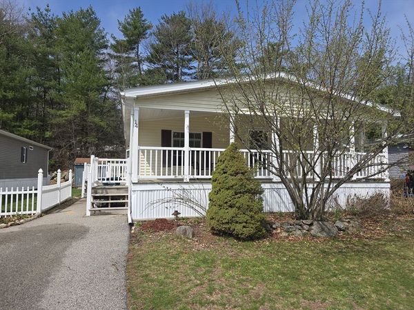 14 Medallion Rd, Holbrook, MA 02343