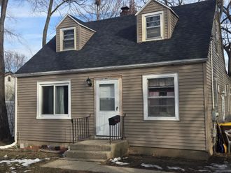 707 ROYAL Avenue Rockford, IL 61101