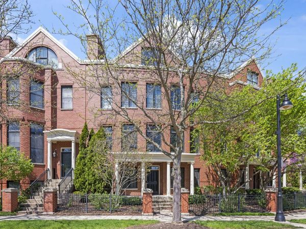 1813 Admiral Court , Glenview, IL 60026