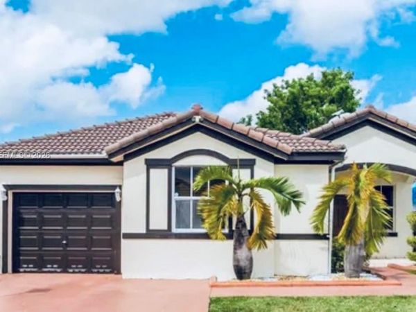 8135 NW 198th Ter , Hialeah, FL 33015