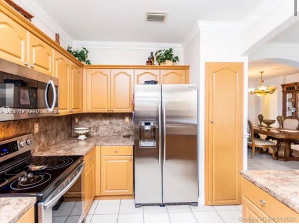 8135 NW 198th Ter , Hialeah, FL 33015 Photo