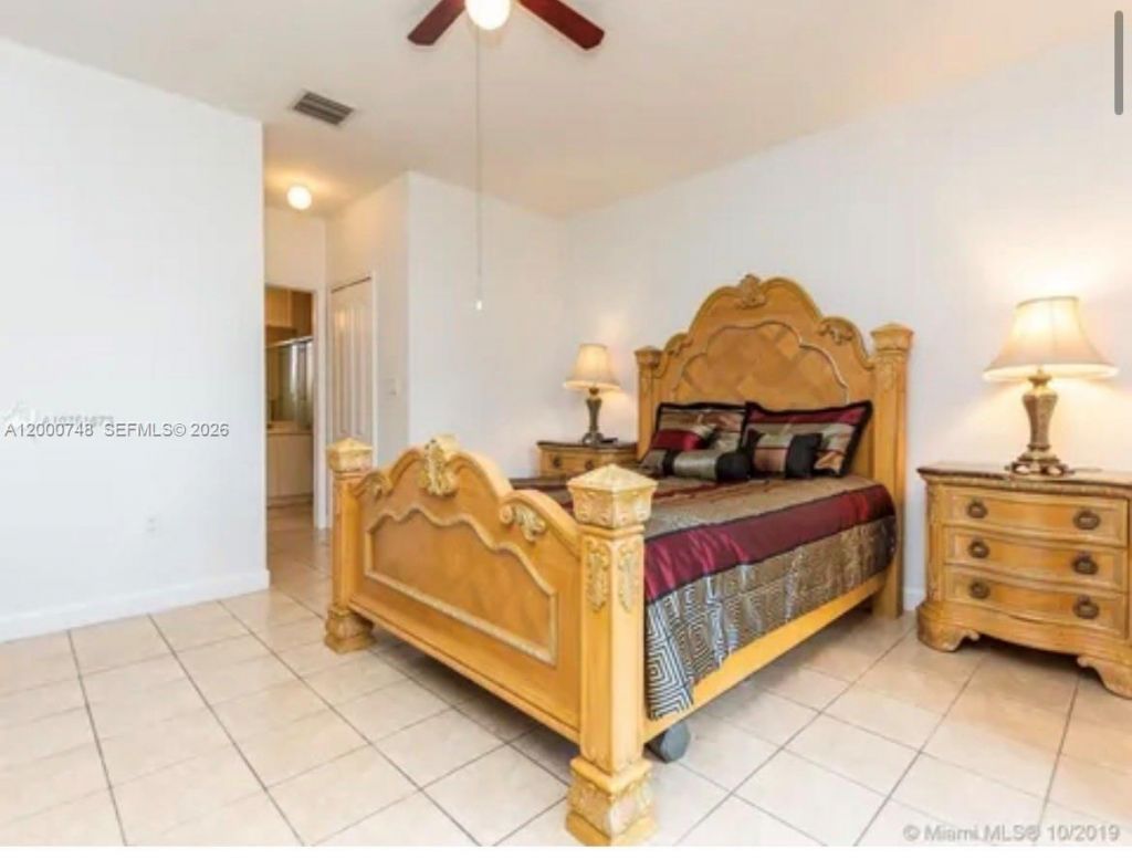 8135 NW 198th Ter , Hialeah, FL 33015 Photo