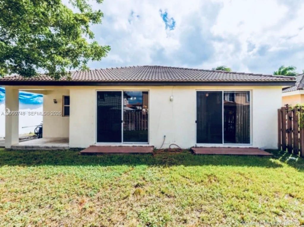 8135 NW 198th Ter , Hialeah, FL 33015 Photo