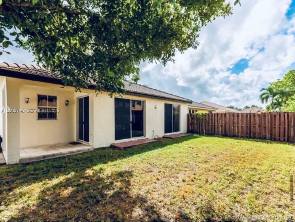 8135 NW 198th Ter , Hialeah, FL 33015 Photo