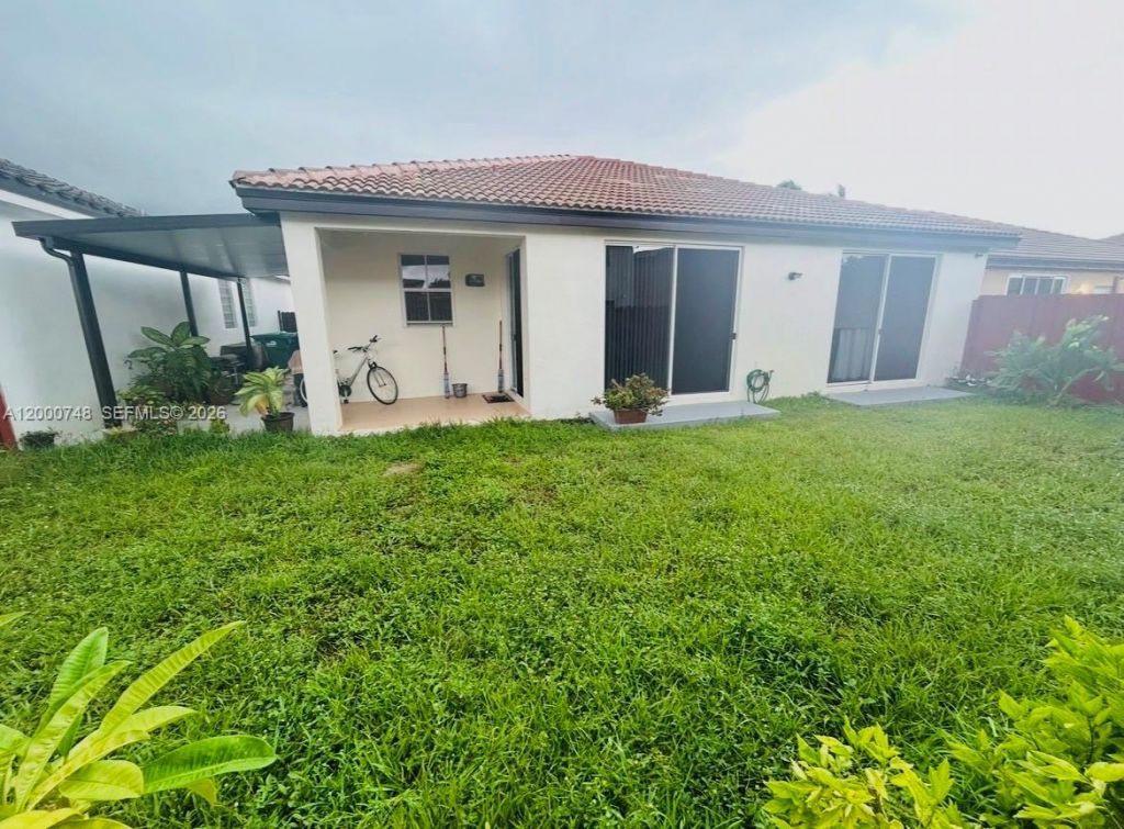 8135 NW 198th Ter , Hialeah, FL 33015 Photo