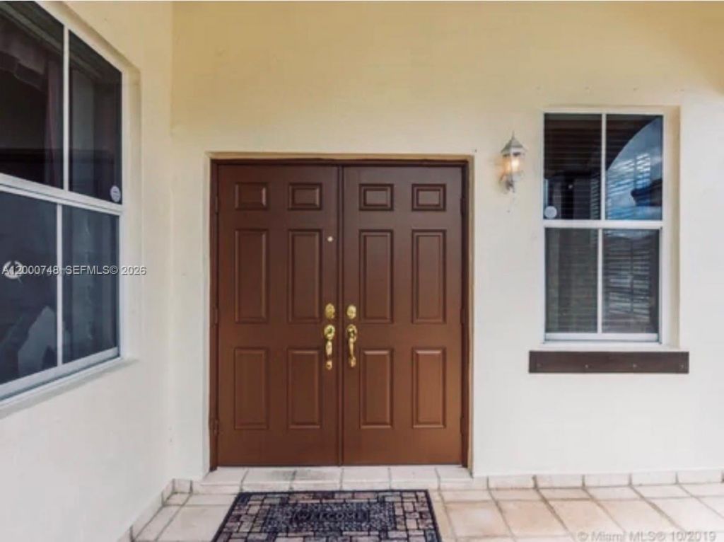 8135 NW 198th Ter , Hialeah, FL 33015 Photo