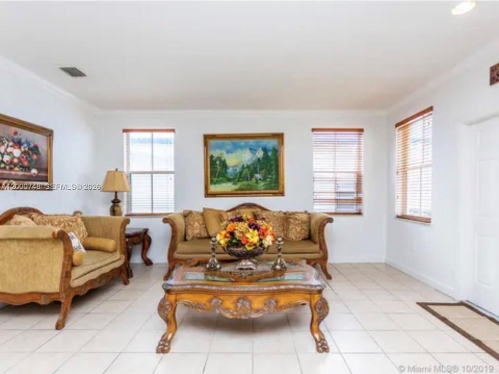 8135 NW 198th Ter , Hialeah, FL 33015 Photo