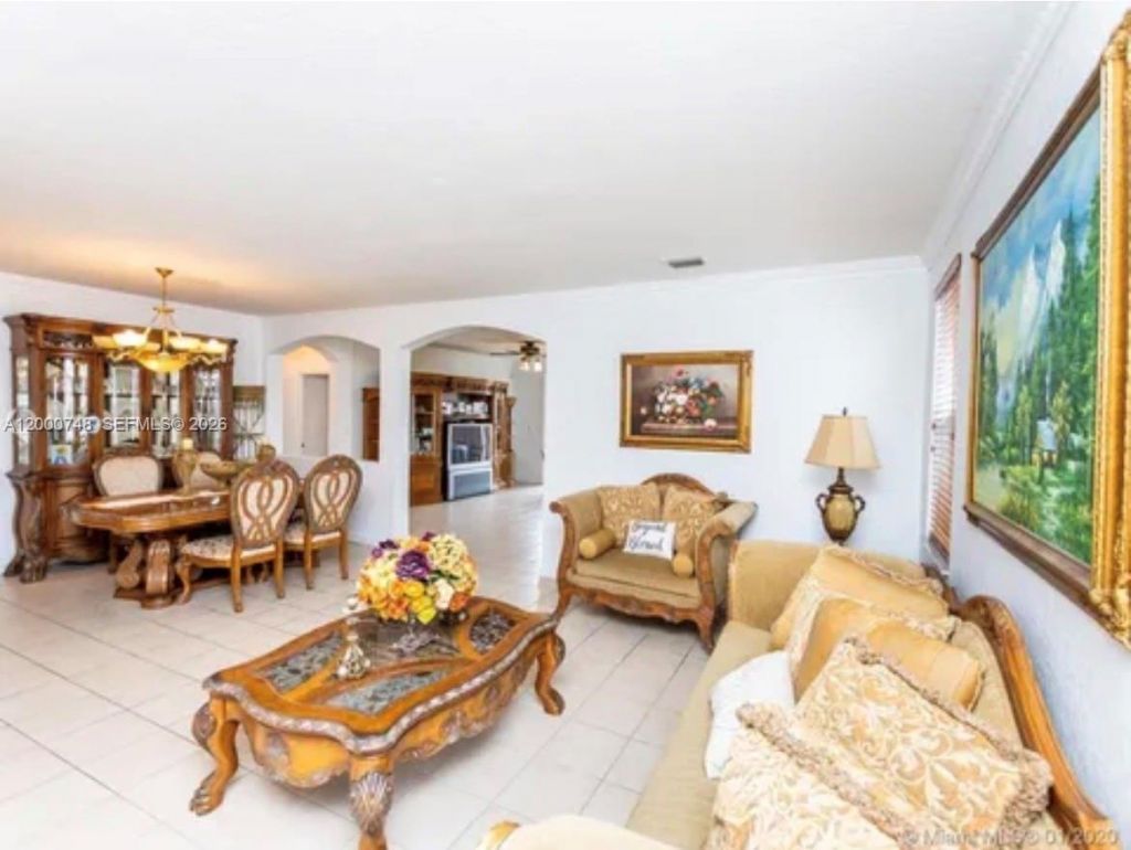 8135 NW 198th Ter , Hialeah, FL 33015 Photo