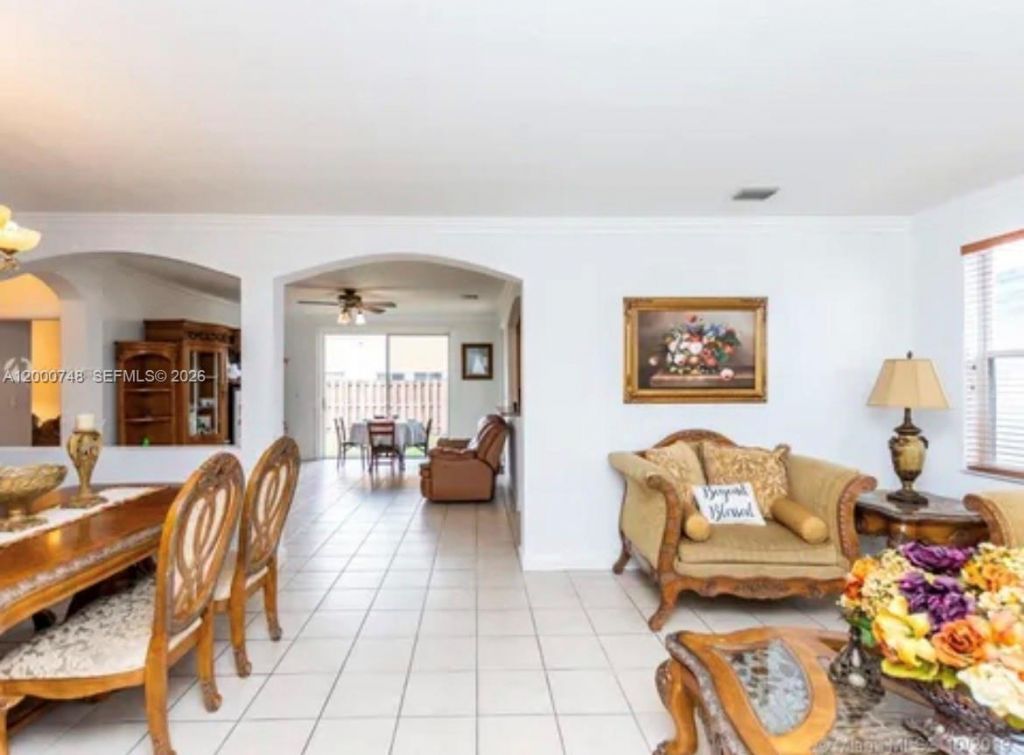 8135 NW 198th Ter , Hialeah, FL 33015 Photo