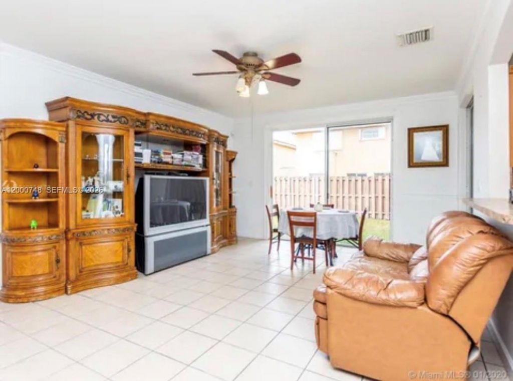 8135 NW 198th Ter , Hialeah, FL 33015 Photo
