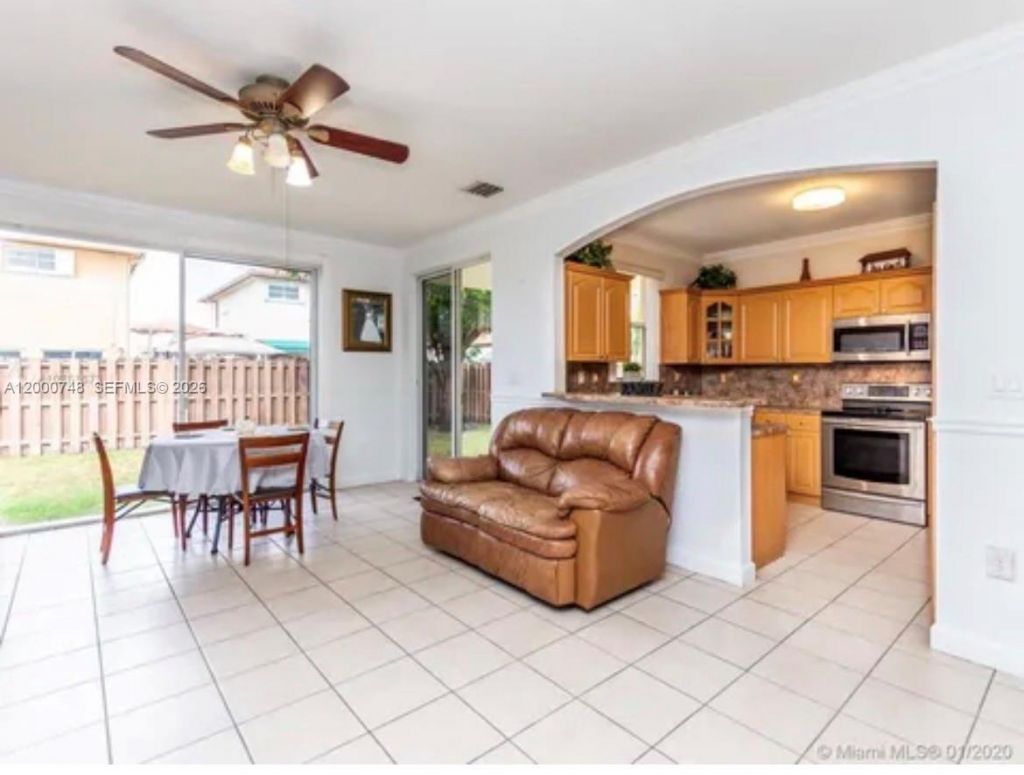 8135 NW 198th Ter , Hialeah, FL 33015 Photo