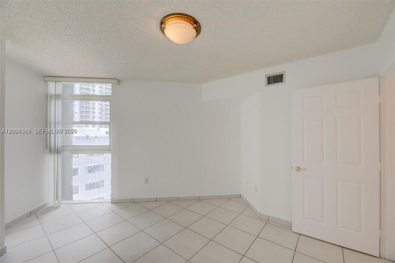 6301 Collins Ave , Unit 2008, Miami Beach, FL 33141 Photo