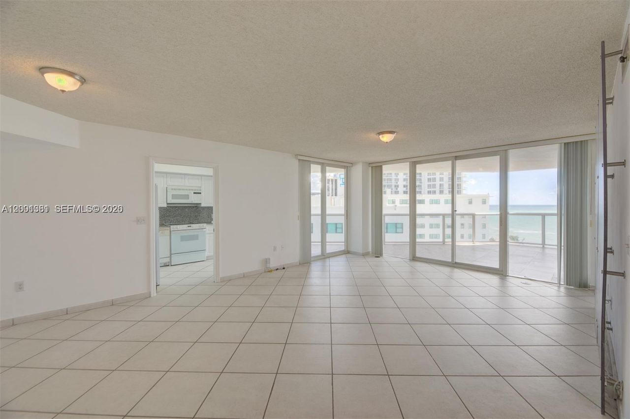 6301 Collins Ave , Unit 2008, Miami Beach, FL 33141 Photo