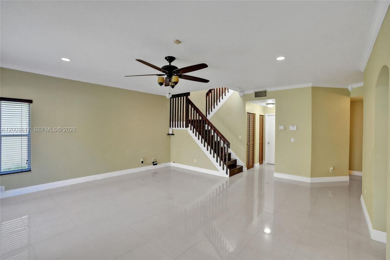 245 NW 207th Ter , Pembroke Pines, FL 33029 Photo