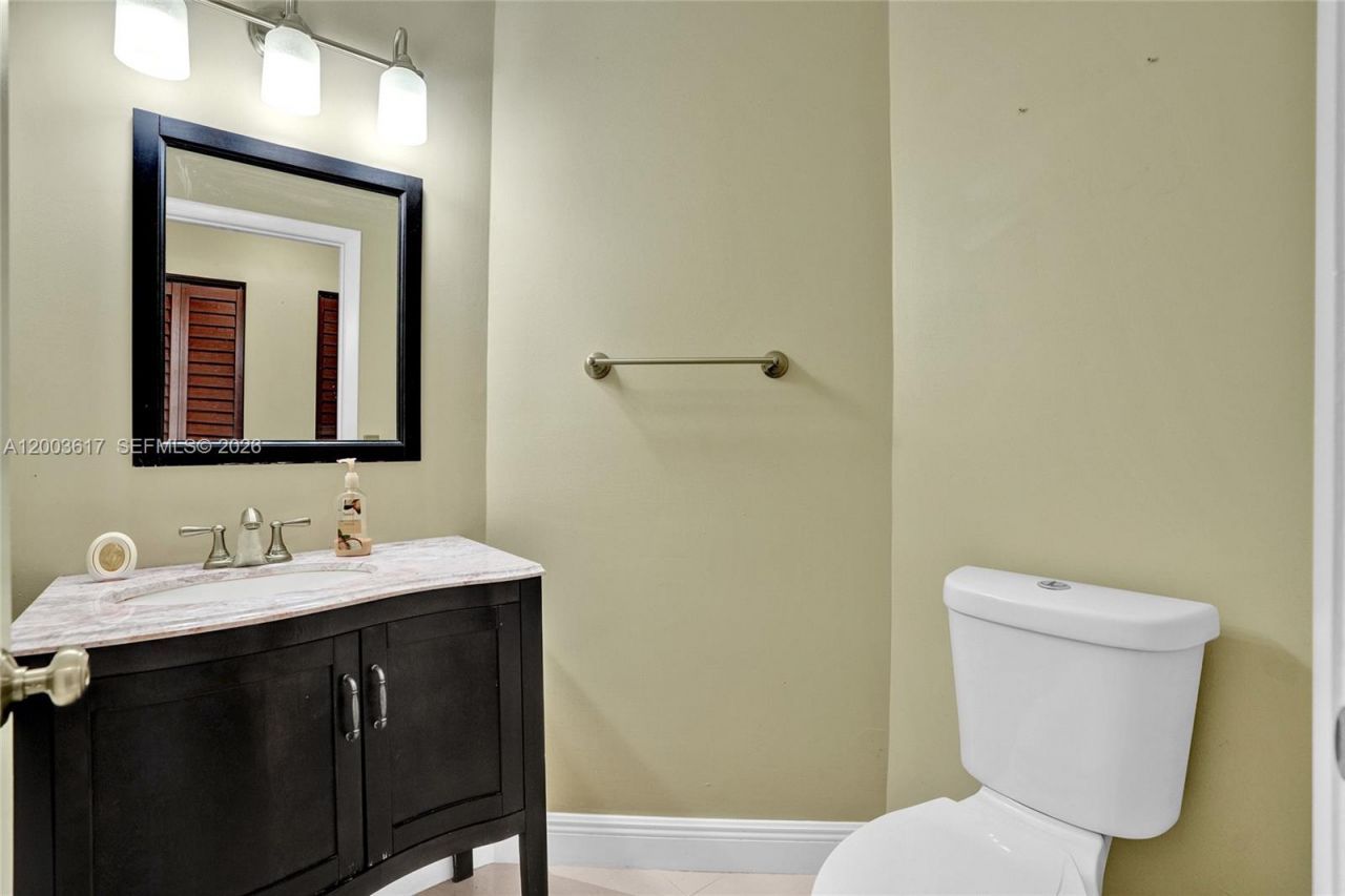 245 NW 207th Ter , Pembroke Pines, FL 33029 Photo