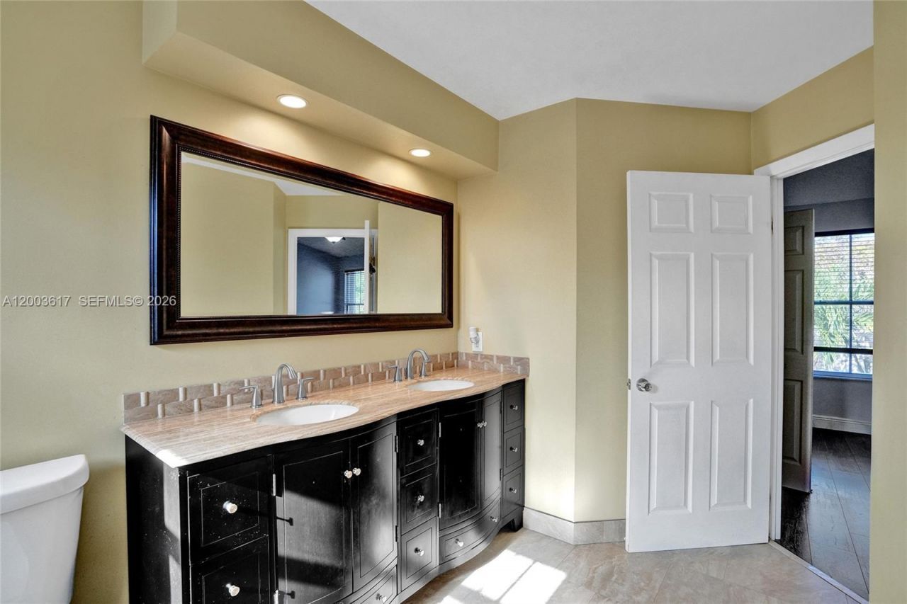 245 NW 207th Ter , Pembroke Pines, FL 33029 Photo