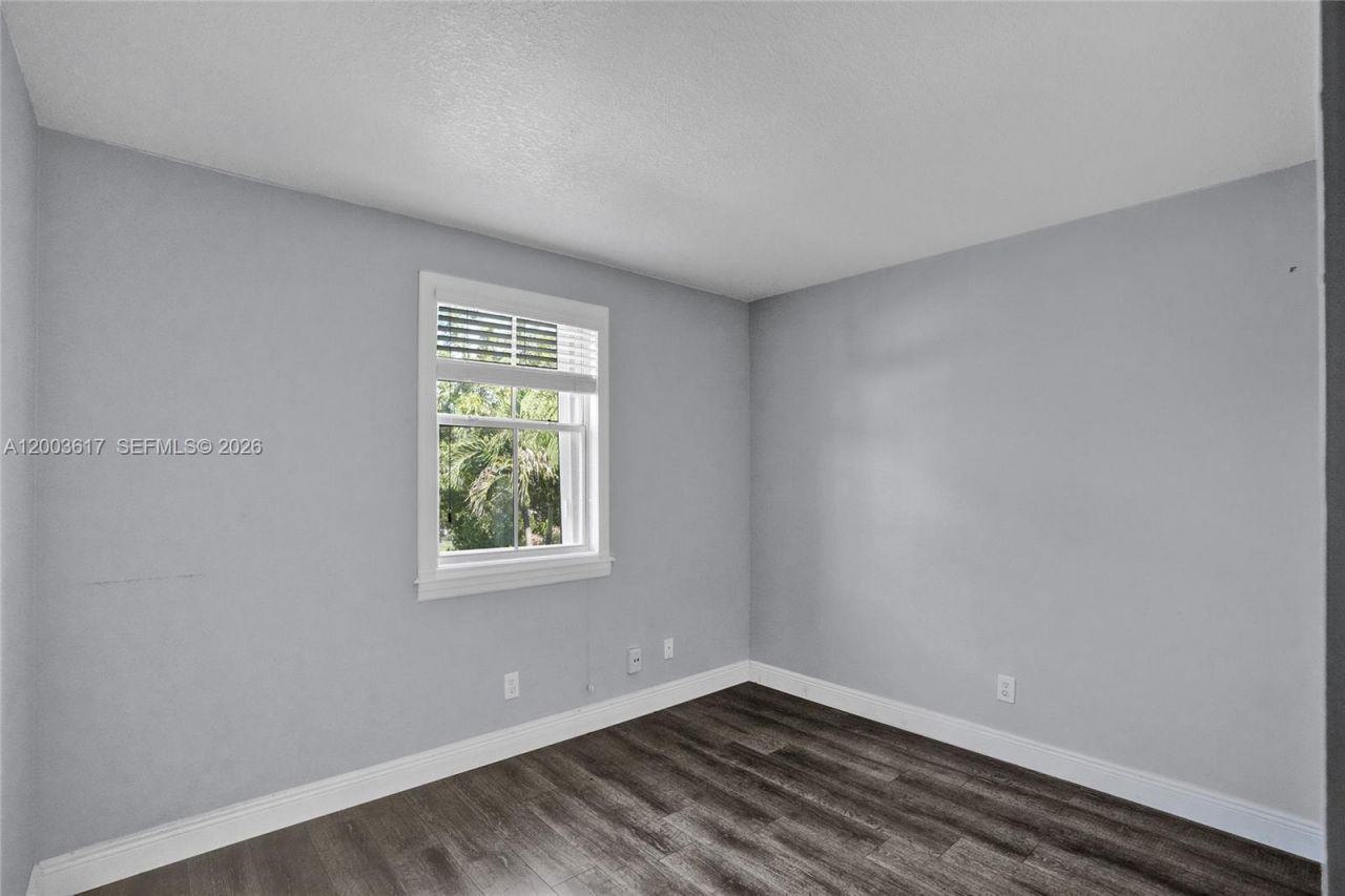 245 NW 207th Ter , Pembroke Pines, FL 33029 Photo