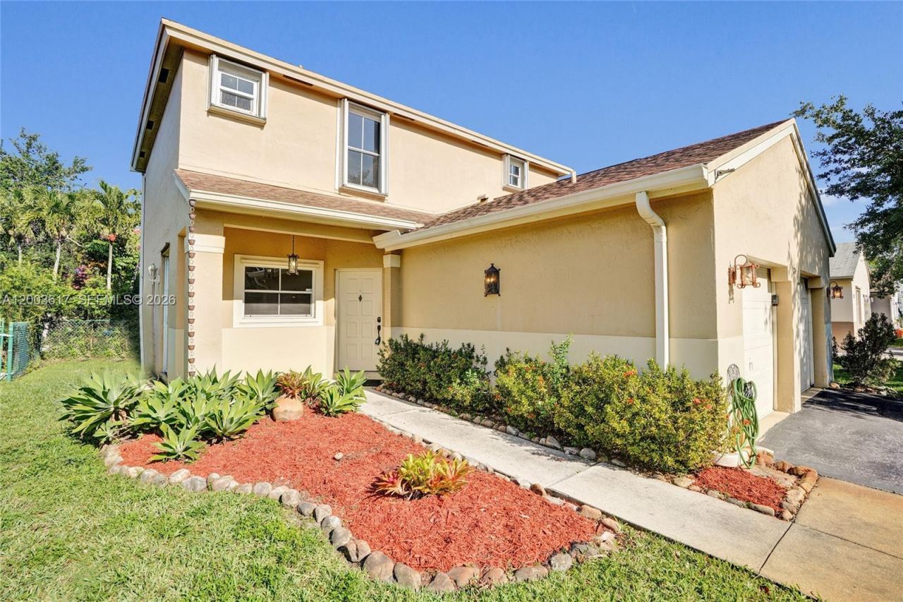 245 NW 207th Ter , Pembroke Pines, FL 33029 Photo