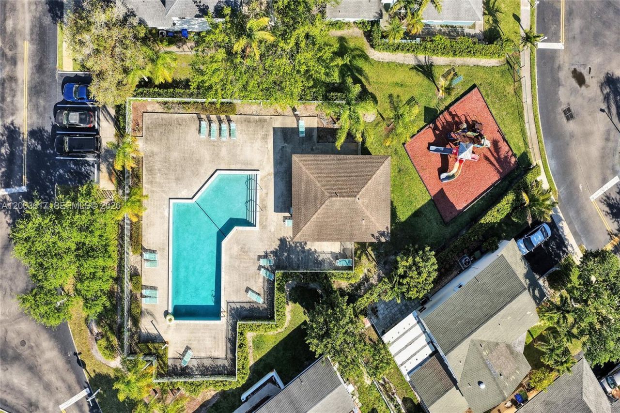 245 NW 207th Ter , Pembroke Pines, FL 33029 Photo