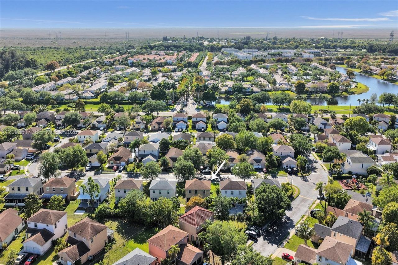 245 NW 207th Ter , Pembroke Pines, FL 33029 Photo