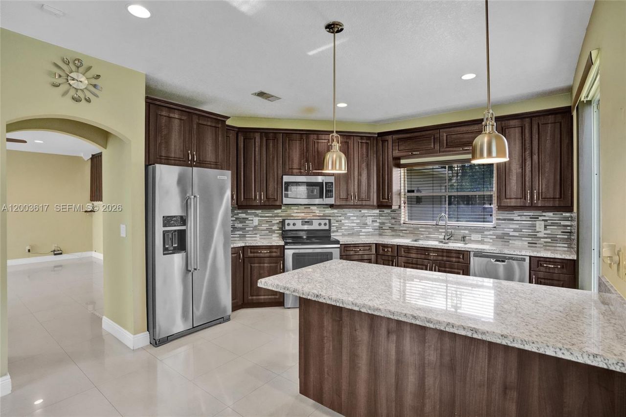 245 NW 207th Ter , Pembroke Pines, FL 33029 Photo