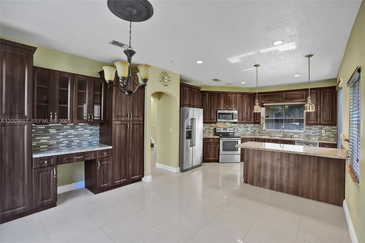 245 NW 207th Ter , Pembroke Pines, FL 33029 Photo