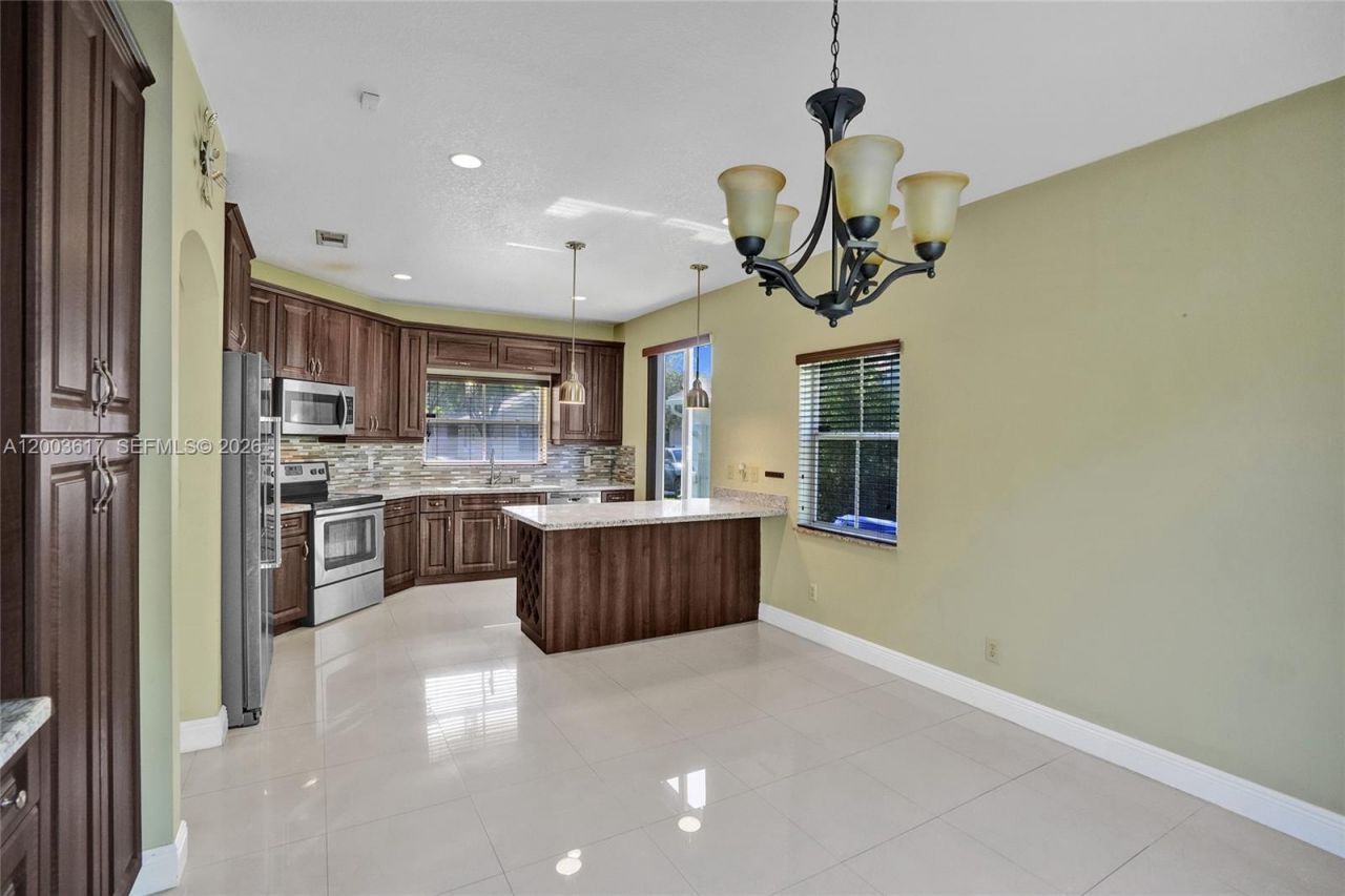 245 NW 207th Ter , Pembroke Pines, FL 33029 Photo