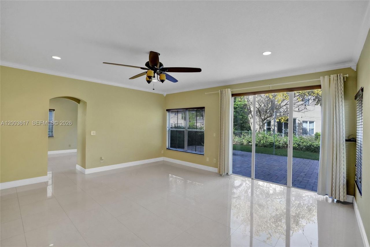 245 NW 207th Ter , Pembroke Pines, FL 33029 Photo
