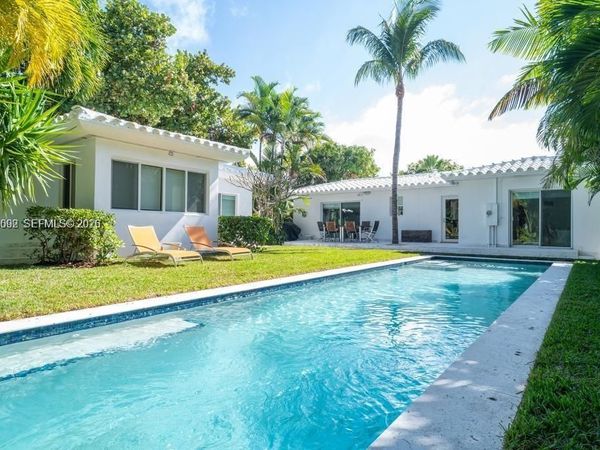 1123 Bay Dr , Miami Beach, FL 33141