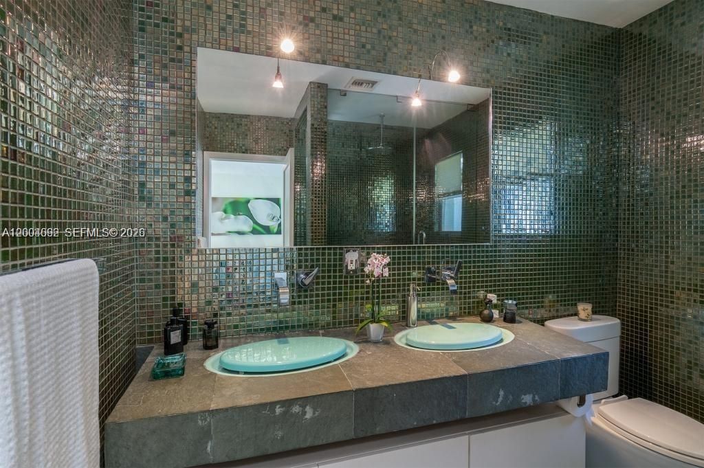 1123 Bay Dr, Miami Beach, FL 33141 Photo