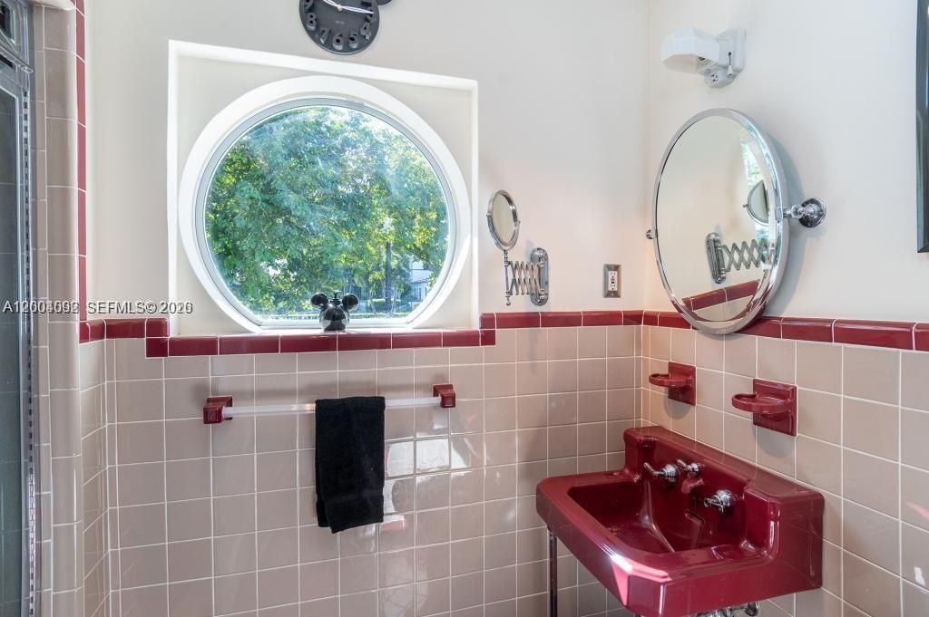 1123 Bay Dr, Miami Beach, FL 33141 Photo