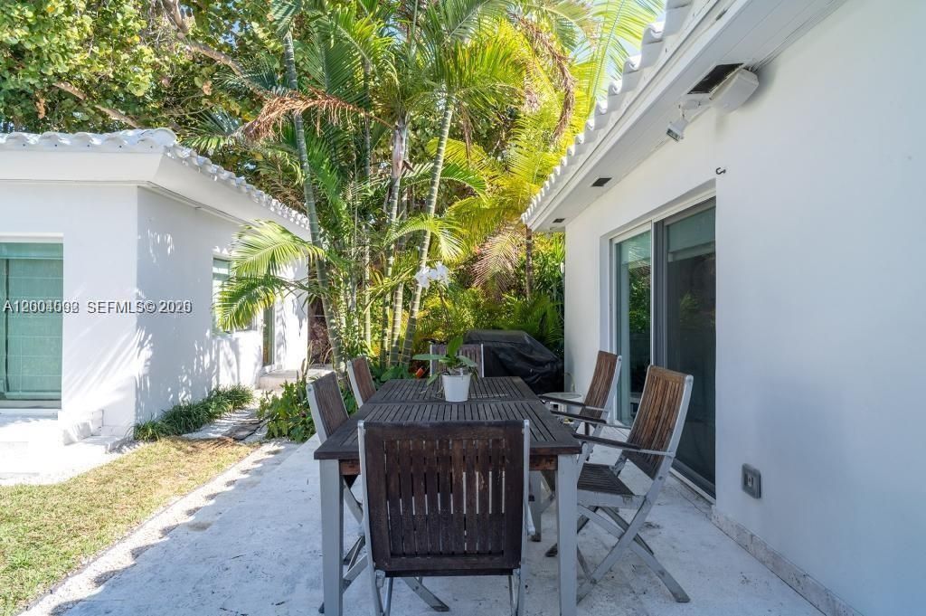 1123 Bay Dr, Miami Beach, FL 33141 Photo