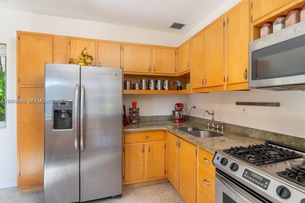 1123 Bay Dr, Miami Beach, FL 33141 Photo