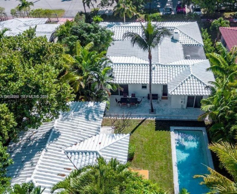 1123 Bay Dr, Miami Beach, FL 33141 Photo