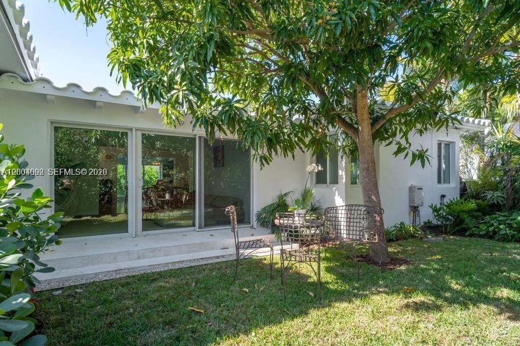 1123 Bay Dr, Miami Beach, FL 33141 Photo