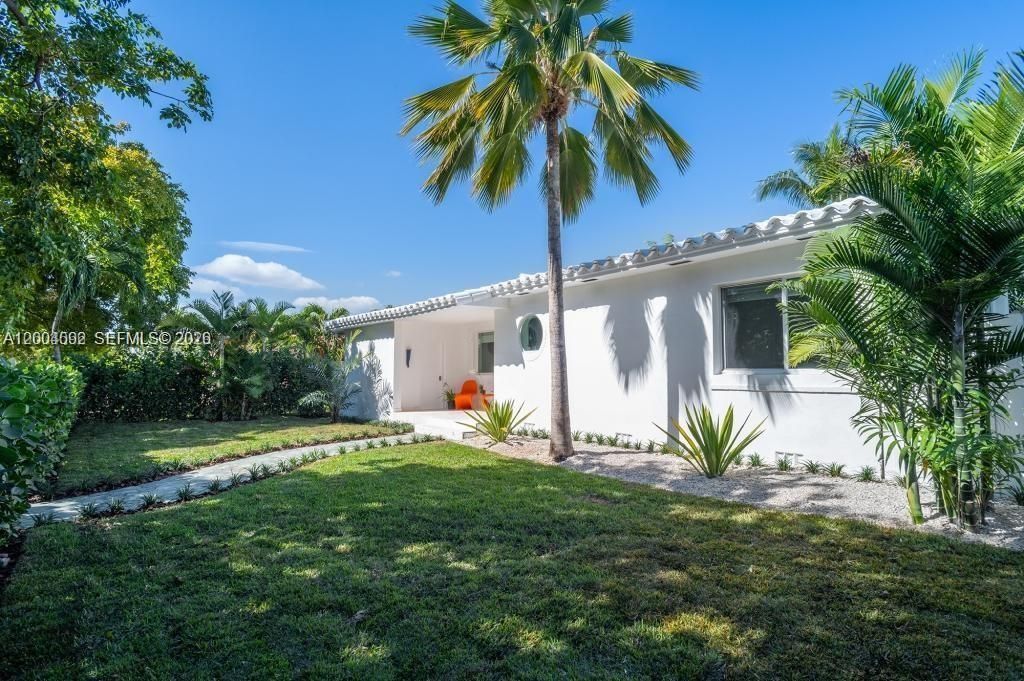 1123 Bay Dr, Miami Beach, FL 33141 Photo