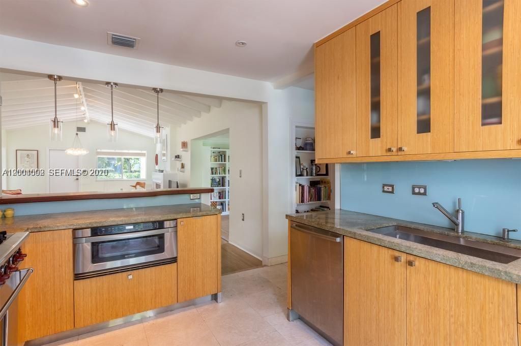1123 Bay Dr, Miami Beach, FL 33141 Photo