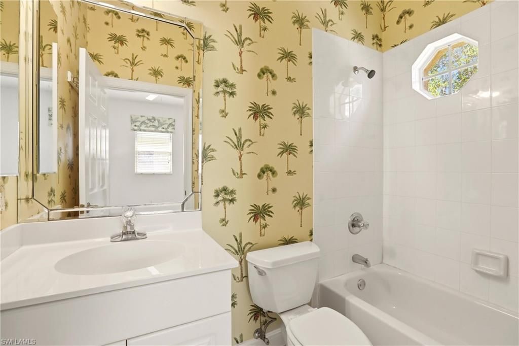 566 Vintage Reserve Ln, Unit #21-D, Naples, FL 34119 Photo