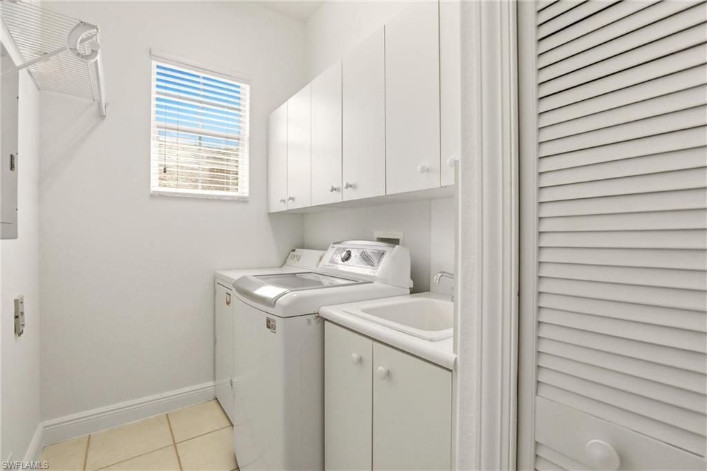 566 Vintage Reserve Ln, Unit #21-D, Naples, FL 34119 Photo
