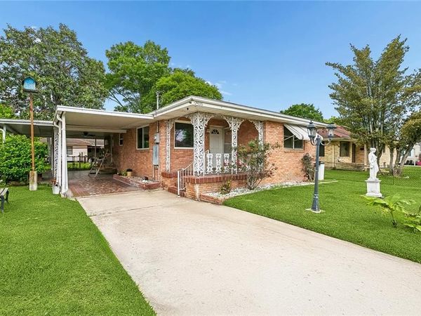 2336 PLAZA Drive, Chalmette, LA 70043