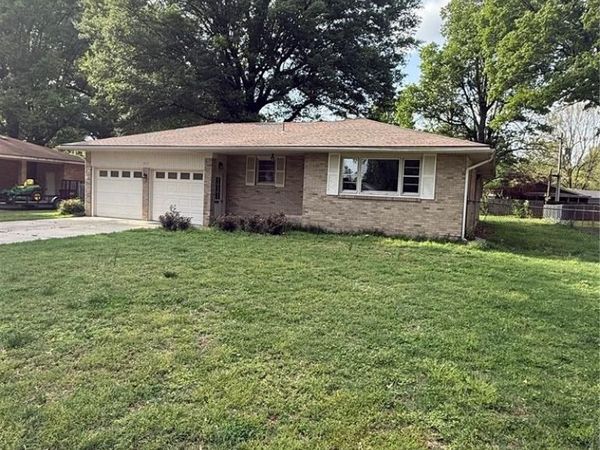 310 Powers Avenue , Sikeston, MO 63801