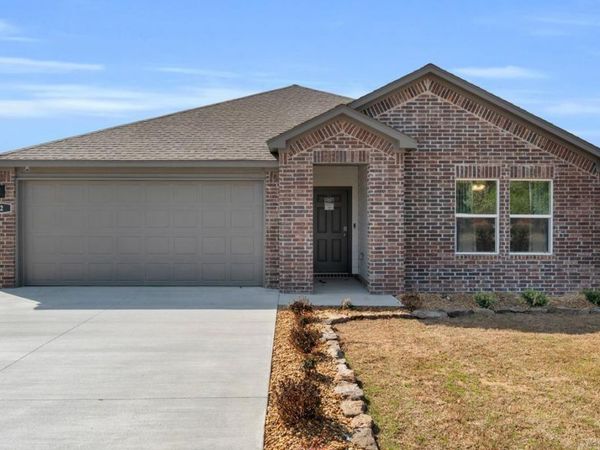 102 E Fredonia Court , Mayflower, AR 72106