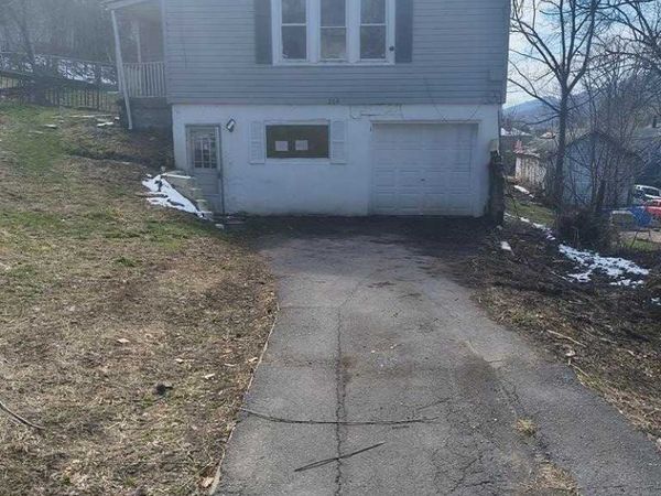 204 Cedar St., Bluefield, WV 24701