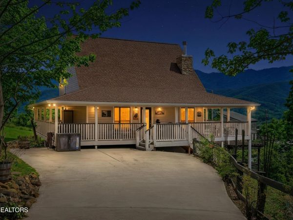 860 Pine Top Lane, Gatlinburg, TN 37738